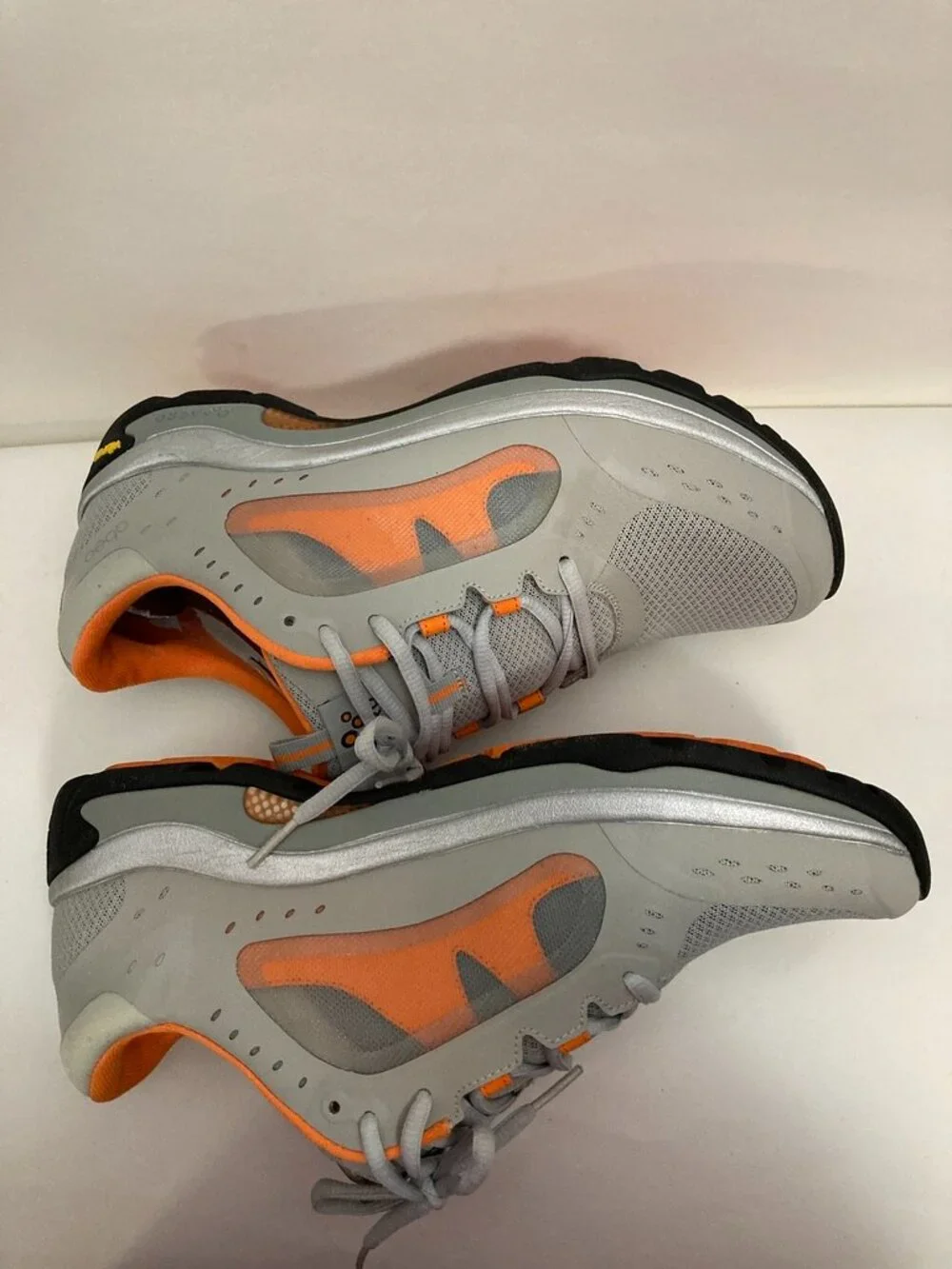NWT Abeo Sneakers Grey and Orange Size 10